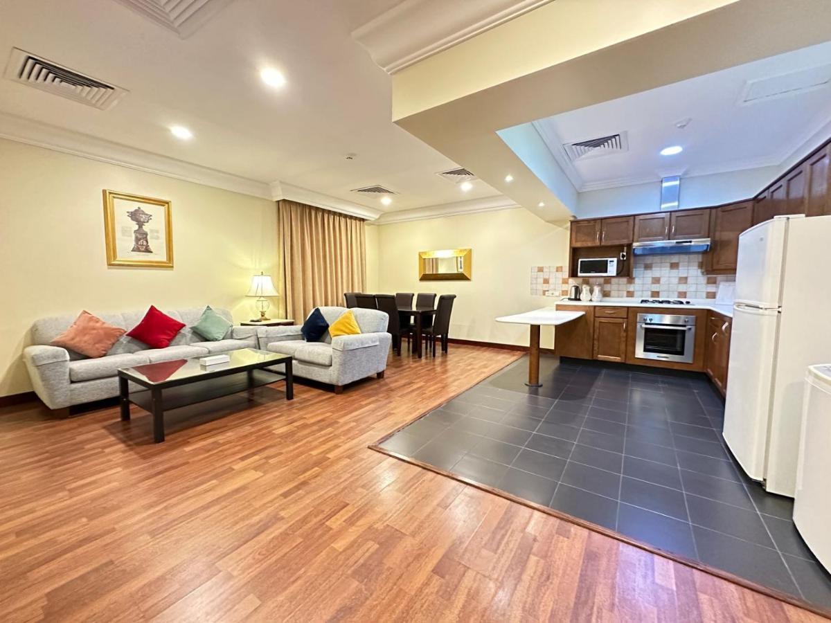 אל חובר The Palace Suites מראה חיצוני תמונה