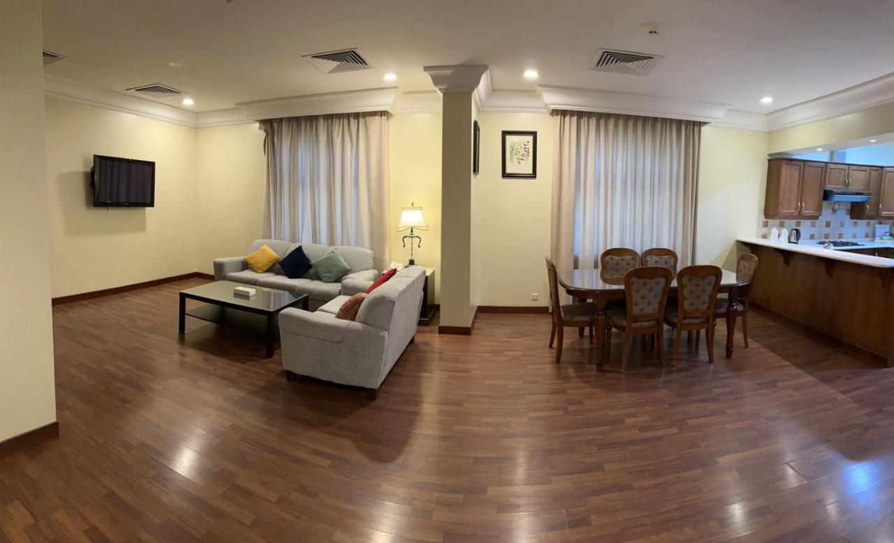 אל חובר The Palace Suites מראה חיצוני תמונה