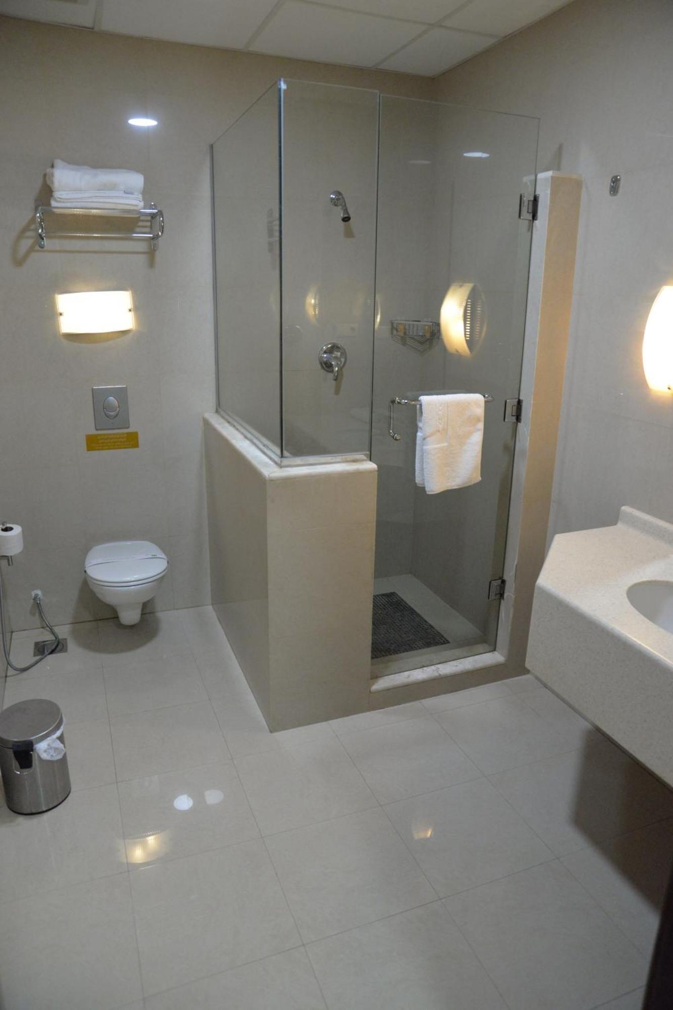 אל חובר The Palace Suites מראה חיצוני תמונה