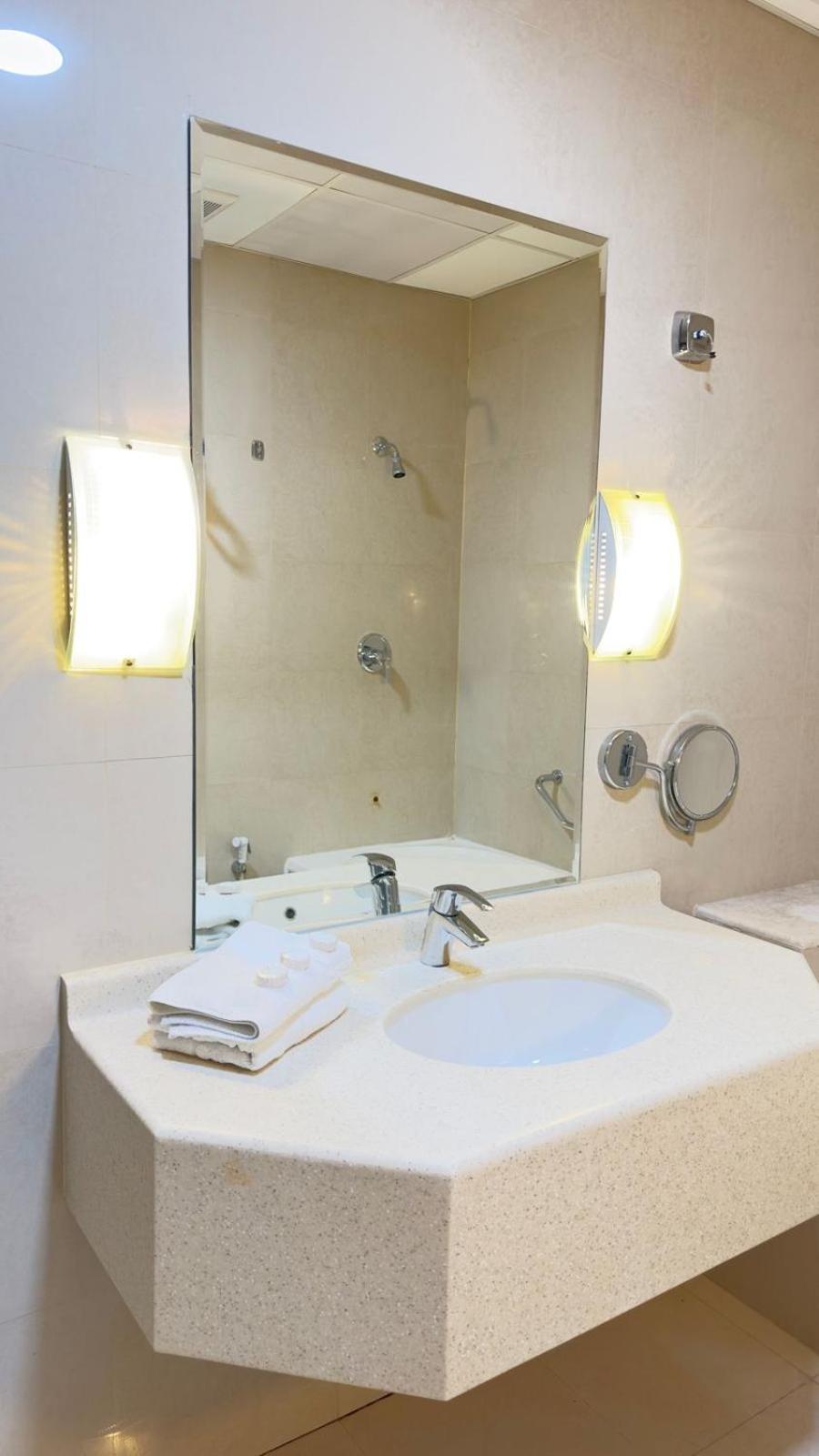 אל חובר The Palace Suites מראה חיצוני תמונה