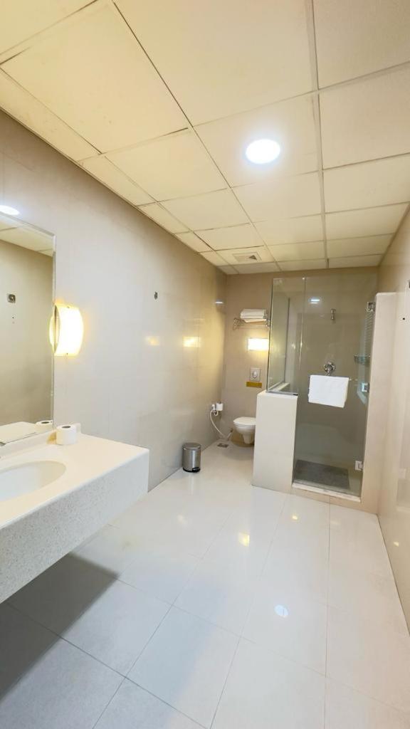 אל חובר The Palace Suites מראה חיצוני תמונה
