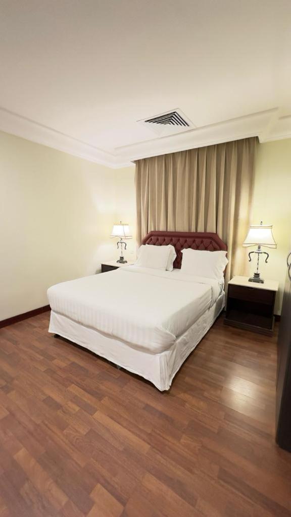 אל חובר The Palace Suites מראה חיצוני תמונה