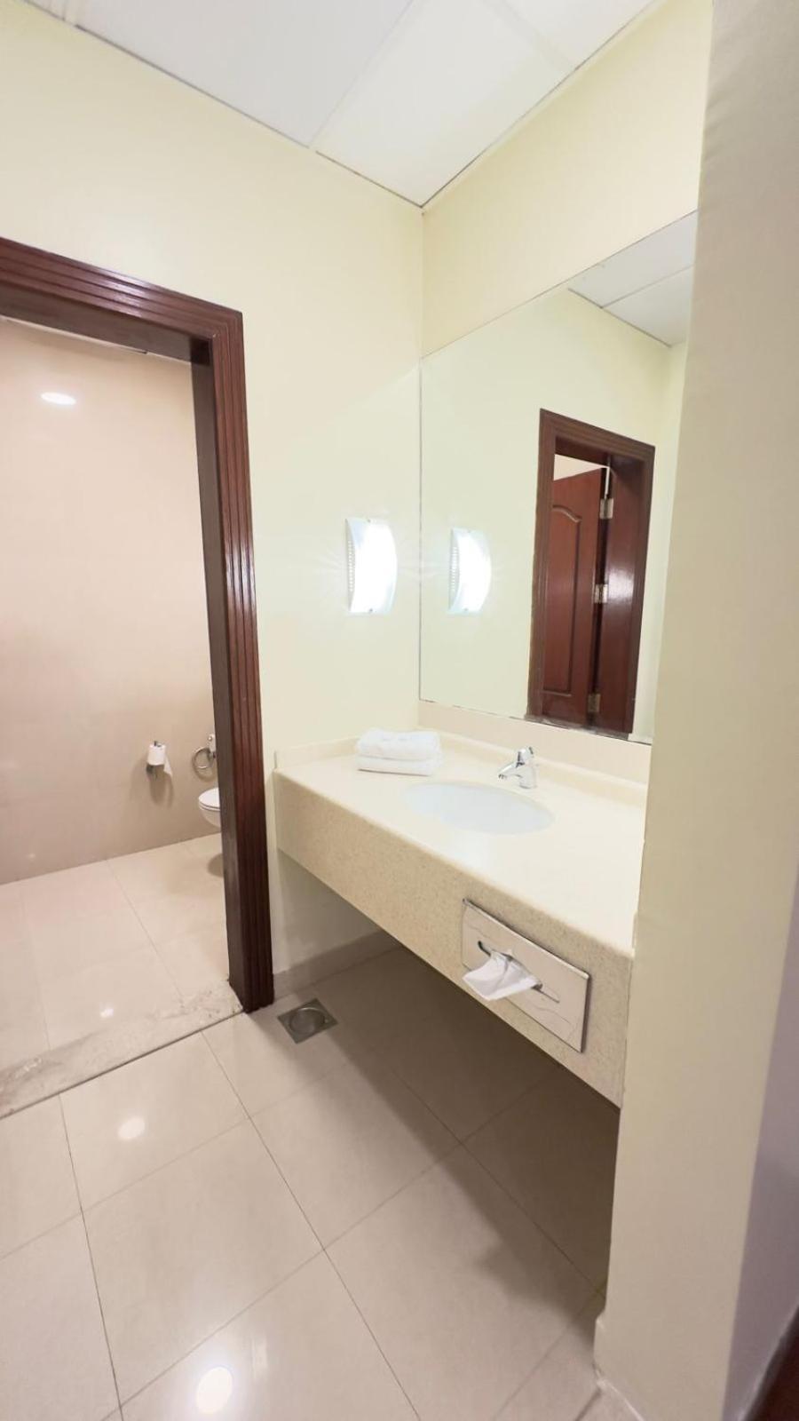 אל חובר The Palace Suites מראה חיצוני תמונה