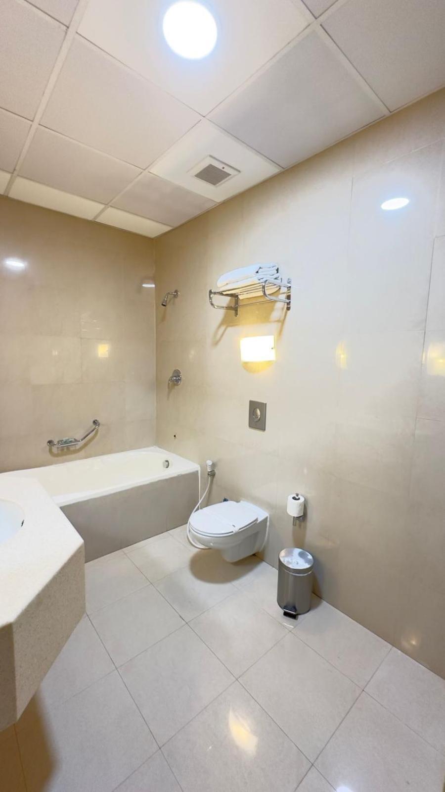 אל חובר The Palace Suites מראה חיצוני תמונה