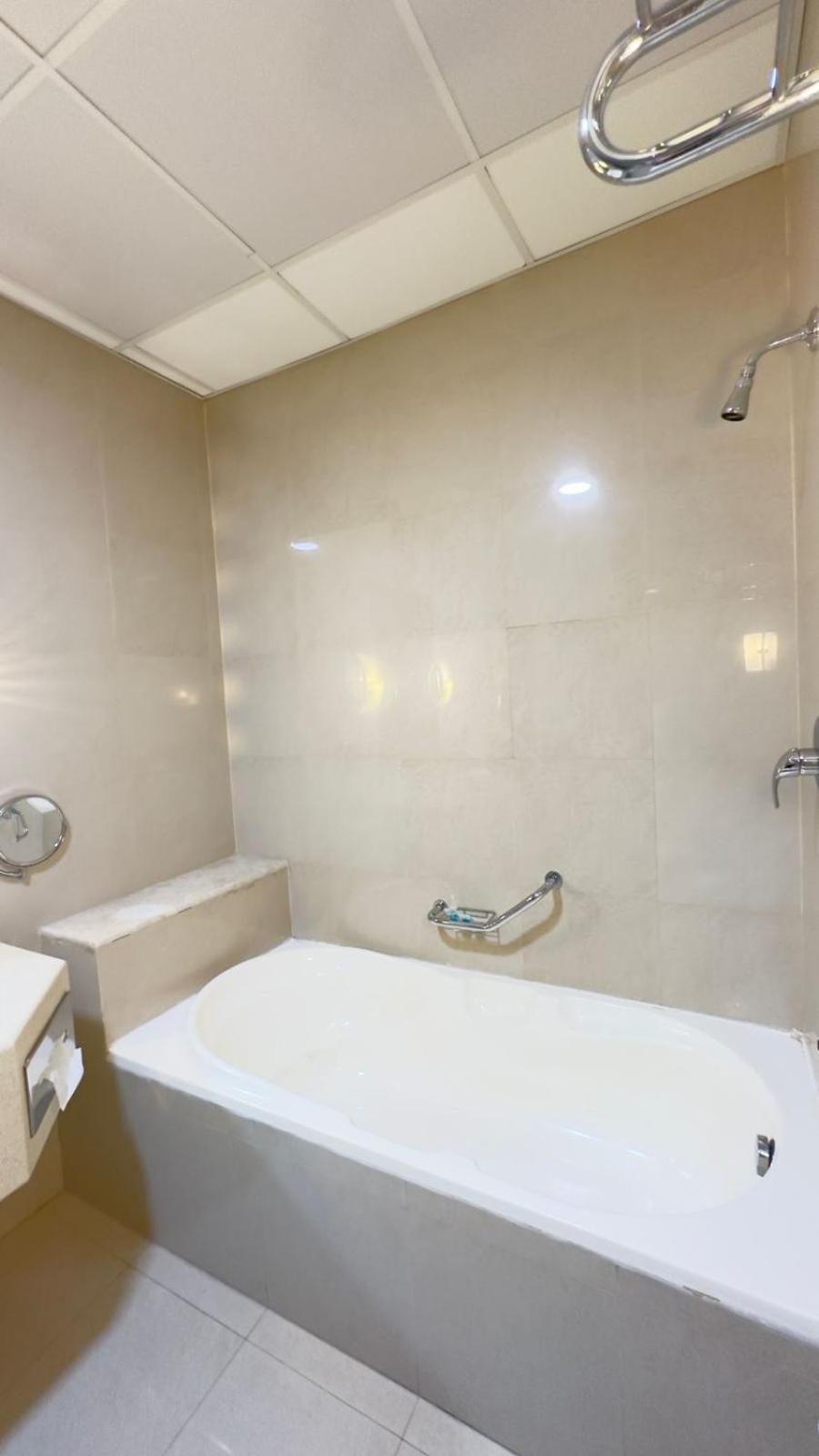 אל חובר The Palace Suites מראה חיצוני תמונה
