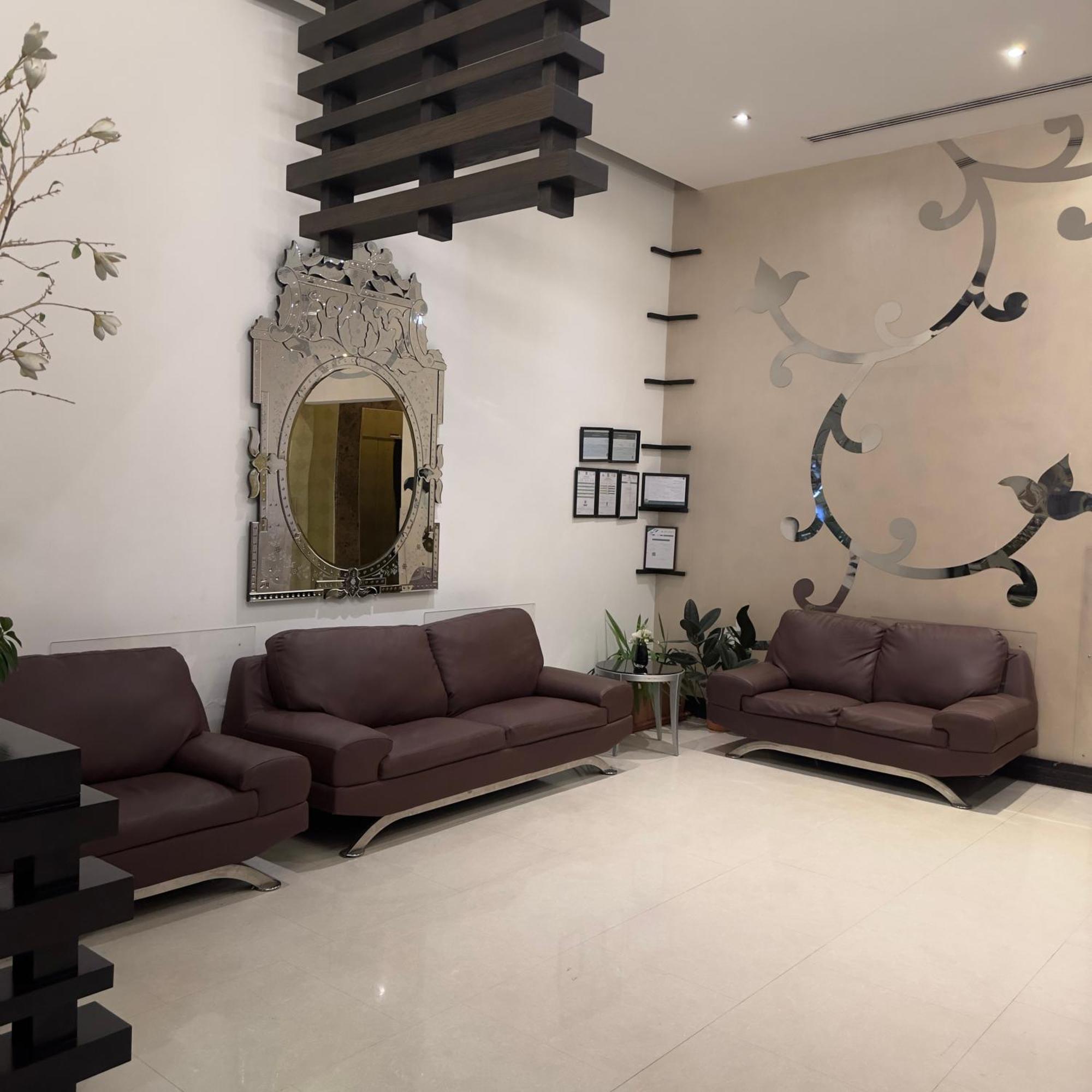 אל חובר The Palace Suites מראה חיצוני תמונה